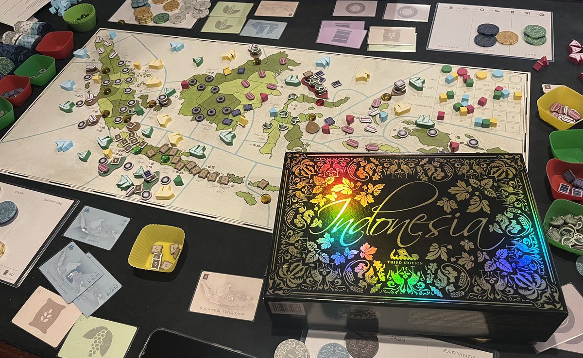 ◇インドネシア
購入我慢したので遊べてめちゃくちゃ嬉しかったー！そしておもしれぇ🥳「必ず運ばなければいけない」マスト要素に合併システムの魅力🔥20年前にこのようなゲームを作っているスプロッター社は流石と言わざるを得ない！経済発展と絡み…美しさすら感じた🥹これぞインタラクション！！！