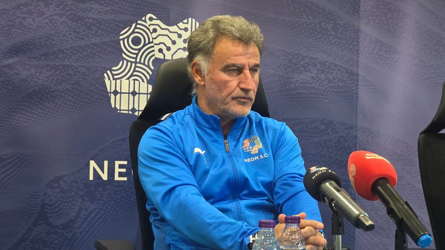 كريستوف غالتييه مدرب فريق نيوم في المؤتمر الصحافي: - لا أحب أن أرى اللاعبين يبتسمون بعد ثلاث خسائر، وأريد محو مسألة تقبل الخسارة لدى لاعبي الفريق مستقبلاً. 