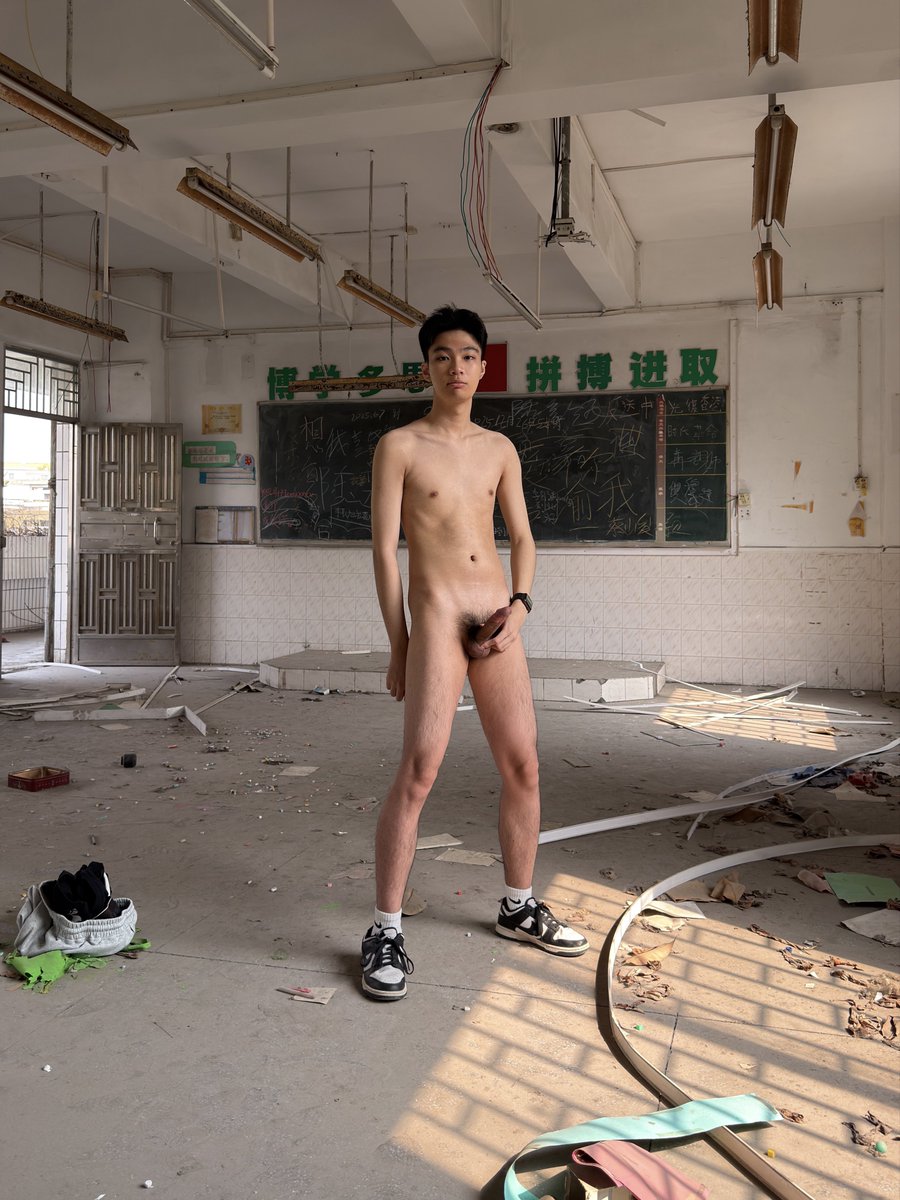 幻想着自己在讲课🌚🌚全裸硬着介绍自己，好色好色🥵为什么当时没想到拍一个这样的视频 ！