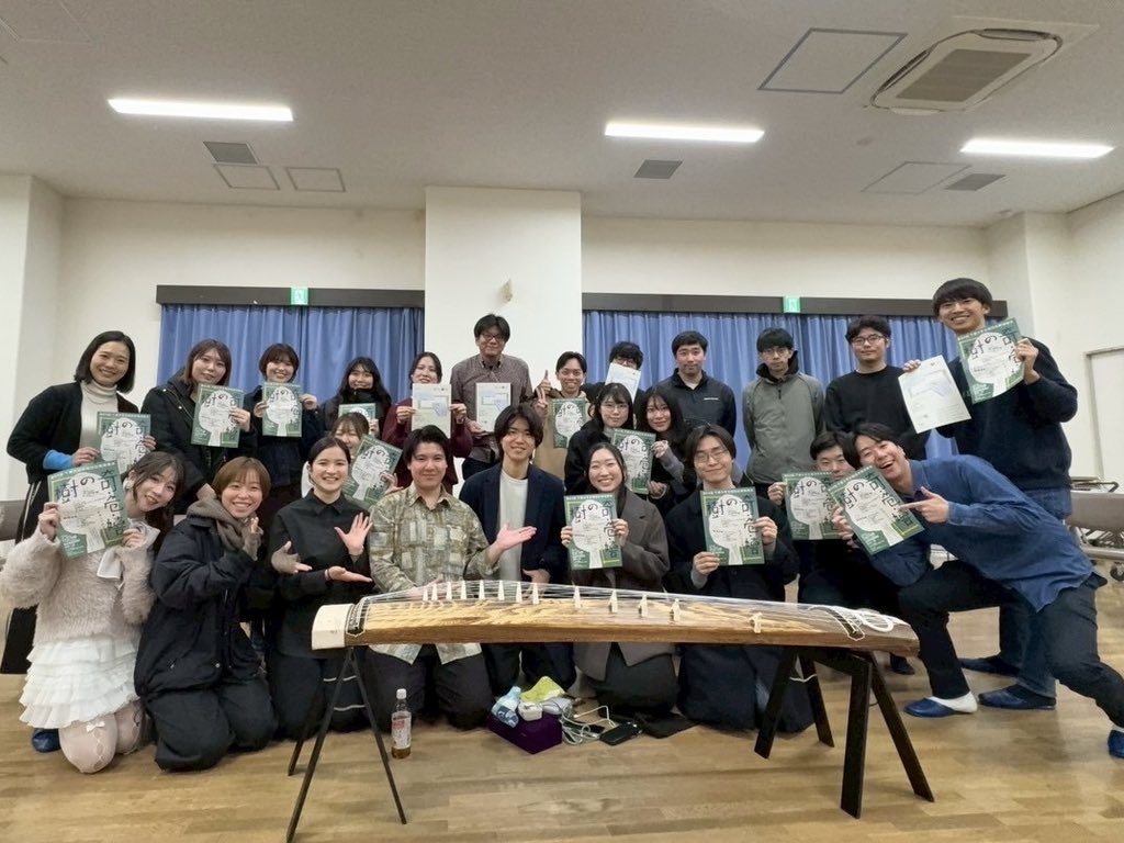 演奏会まであと22日🐱

昨日は吉越さんをお呼びし、初めての箏合わせでした！箏が入るとより一層素敵で、早く皆さんに聴いていただきたくなってしまいました…！後日、練習動画公開するかも⁉️

愛子さんに歌い方を、江田さんに曲の解釈やイメージを教えていただけるという貴重な練習でした🙌