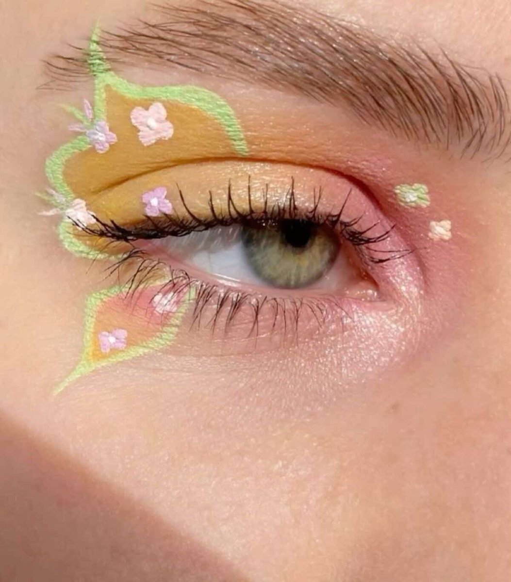 arinathirah_'s tweet image. Thank you so much to everyone who complimented me and my makeup 💕 here’s my makeup inspo &amp;amp; you can use this as inspo for your upcoming concert too hehe 🫶🏻

Eyes makeup &amp;amp; flower freckles: insta @/readysetglow_my (MUA Yana) 

Base makeup done on my own