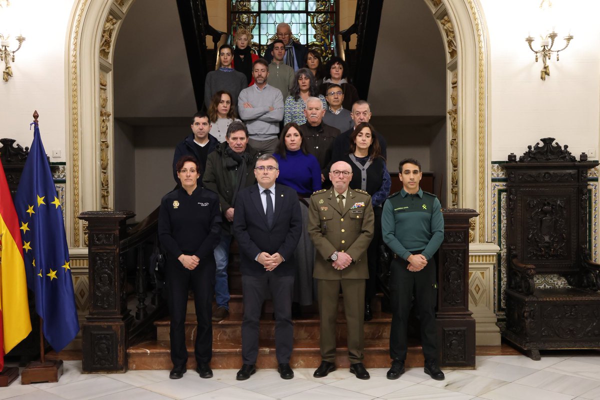 ⚫️ La @SubdeGobGranada guarda un minuto de silencio en memoria de las víctimas del trágico accidente de ferrocarril en Adamuz, Córdoba. Trasladamos nuestras condolencias a las familias de las personas fallecidas y