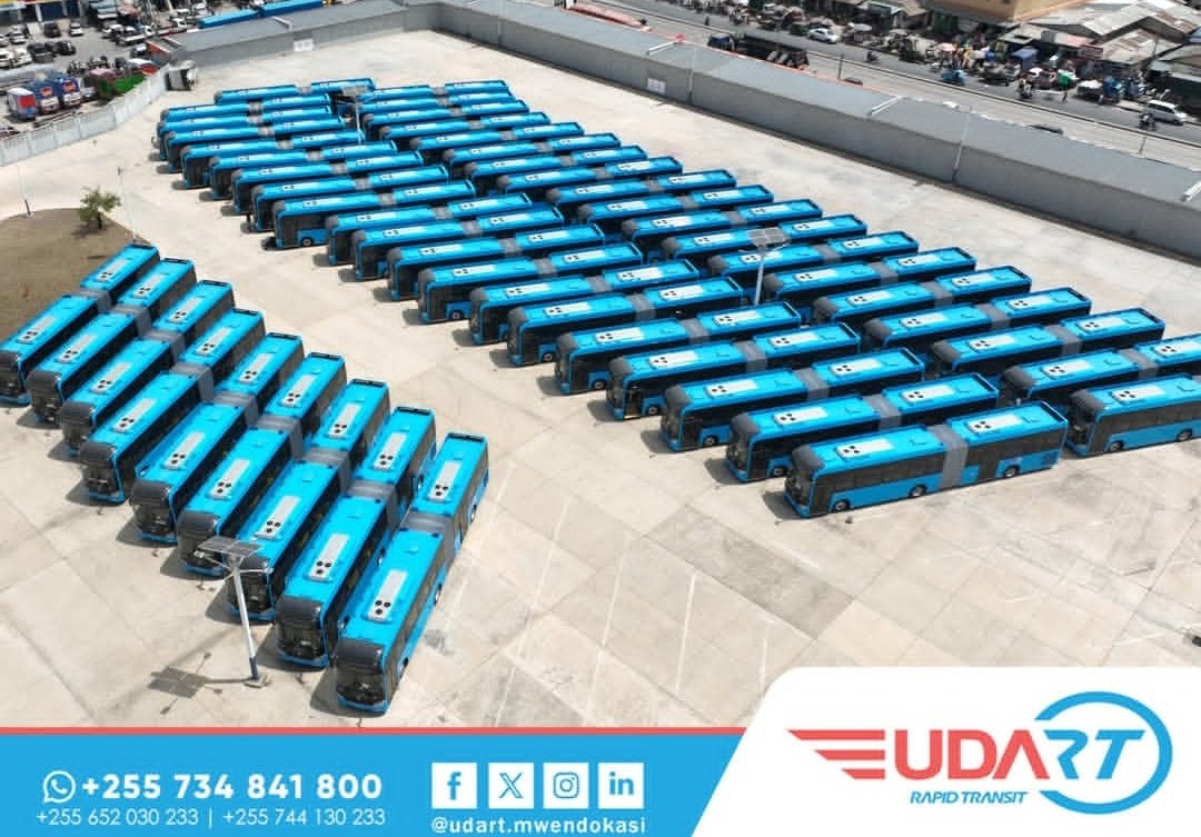 TBoundBuses's tweet photo. Imewachukua miaka mingi sana kuleta magari mapya hawa jamaa, itakuwa huu mradi haulipi.
#UDART https://t.co/AAAnDQkCp9