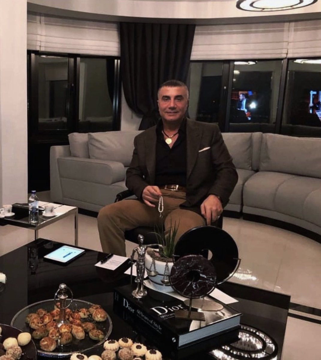 “Sedat Peker danışmaz. Sizi sonuna kadar dinler, düşünür. Sonucunda ne karar verdiğini bilemezsiniz. Uygulayınca görürsünüz.”  

Av. Ersan Barkın