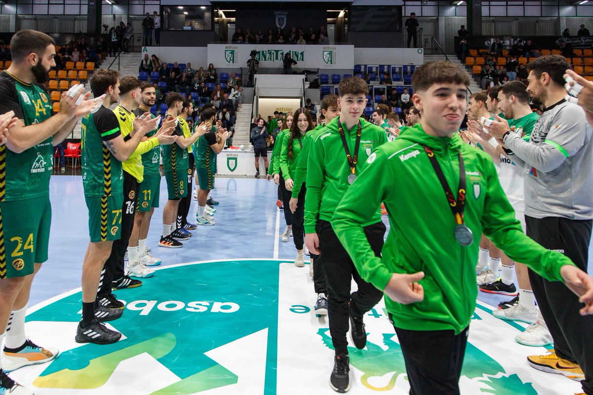 AnaitasunaBM's tweet photo. 👏🏽 Anaitasuna homenajeará a los 44 jugadores y 5 técnicos de su cantera que participaron en el CESA 2026 en los prolegómenos del partido ante @bmalcobendas.

#ANAALC | @cesa2026bmCAT https://t.co/NOlnoXPOR7