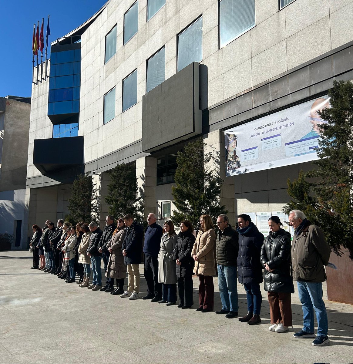 En estos momentos de tanto dolor, en Getafe hemos guardado cinco minutos de silencio en recuerdo y sentido homenaje a las víctimas de la tragedia ferroviaria de Adamuz, Córdoba. 

Nuestro cariño y solidaridad con las familias y seres queridos de los fallecidos y nuestro deseo de