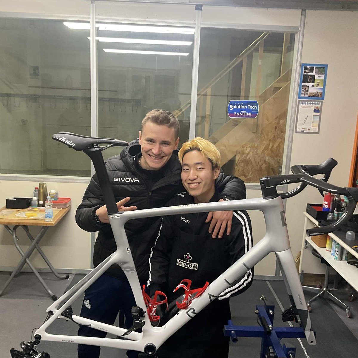 🇯🇵🧑‍🔧山崎メカニックの挑戦をサポート🔧🇮🇹

Team NIPPOは今シーズンから、日本人メカニック山崎怜（やまざき・れい <a href="/reikeroyamazaki/">Rei Yamazaki(ケロちゃん)</a> ）の海外チャレンジをサポートし、イタリアのプロチーム「ソリューションテック・NIPPO・ラーリ」に派遣します。