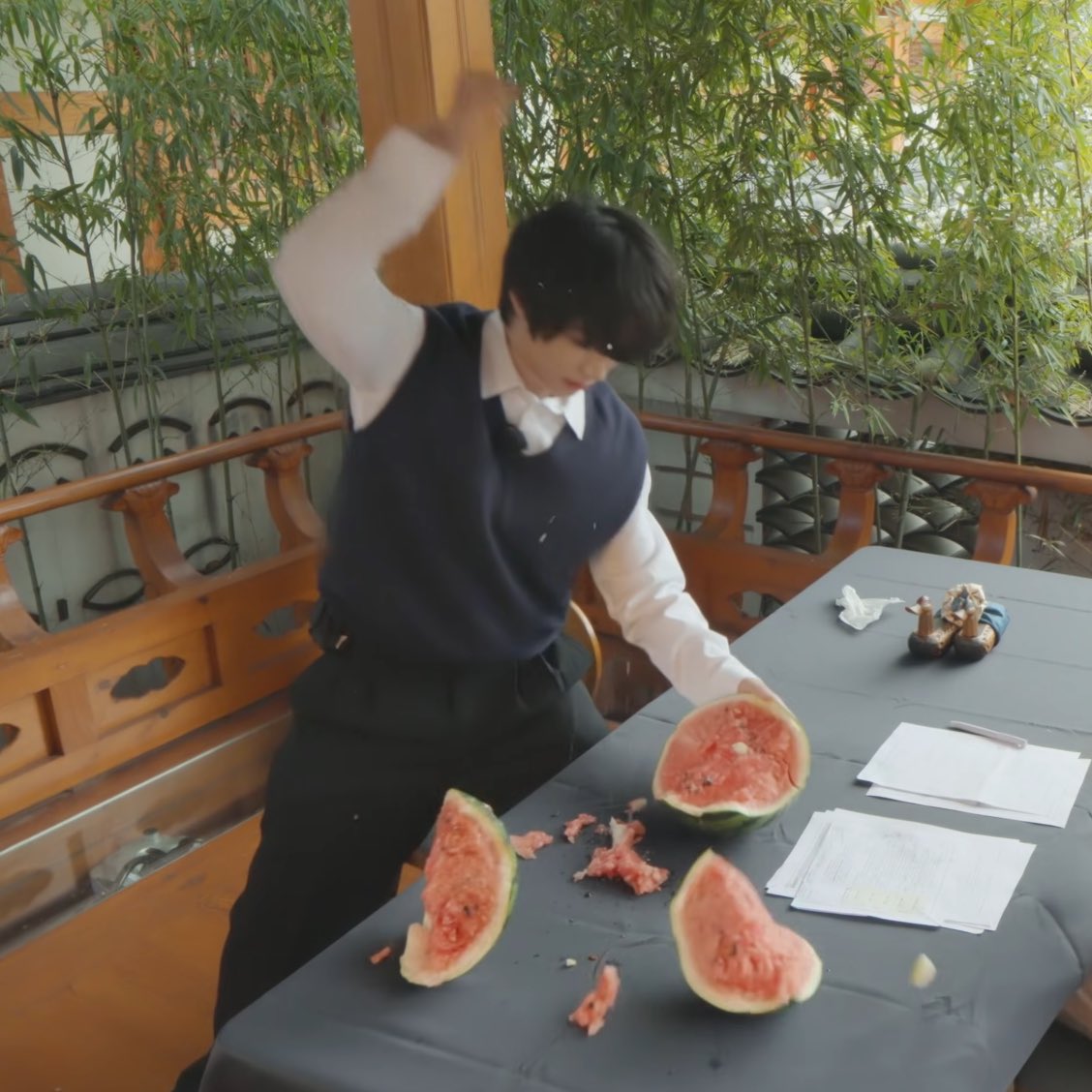 tried acting all cute about not being able to split an apple in half only to smash a whole watermelon with his bare hands in one go beomgyu i Want you.