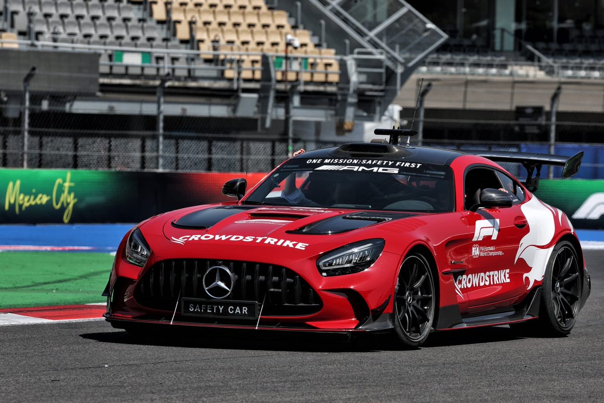 MercedesAMGPCF1's tweet image. 🚨 Aston Martin has elected not to continue with its safety car involvement :

- Mercedes is now stepping up to supply safety and medical cars for the ENTIRE SEASON❗️👊

[@wearetherace]