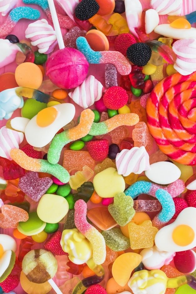 karimanesr's tweet photo. 🚨¡Alerta tóxica!

La FDA prohibió el Rojo Nº 3 (eritrosina) en enero de 2025 por provocar cáncer, problemas de comportamiento en niños como hiperactividad e impulsividad.
​
Los fabricantes disponen hasta 2027 para alimentos y 2028 para medicamentos, así que sigue acechando en medicamentos, dulces, helados, bebidas y golosinas infantiles como caramelos o gelatinas durante esta fase letal.
​
A menudo lo reemplazan con otros colorantes controvertidos como 🔴Rojo Nº 40 o 🟡Amarillo Nº 5, igual de cuestionados por riesgos alérgicos, hiperactividad infantil y potencial carcinogenicidad, perpetuando el ciclo tóxico.