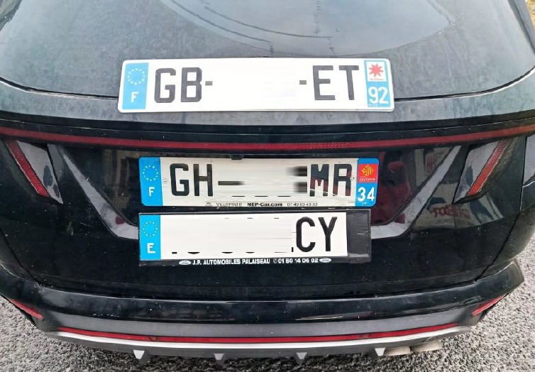 policiaforal_na's tweet photo. Asteburuan:
- 29 bide-istripu artatu dira.
- 6 inputatu bide-segurtasunaren aurkako delituengatik.
- 16 atxilotu edo ikertu
- 57 salaketa penal jaso dira.
📸 atxiloketa #Beran, dokumentuak faltsutzeagatik
#ZurePoliziaGara https://t.co/YFj39BwydY