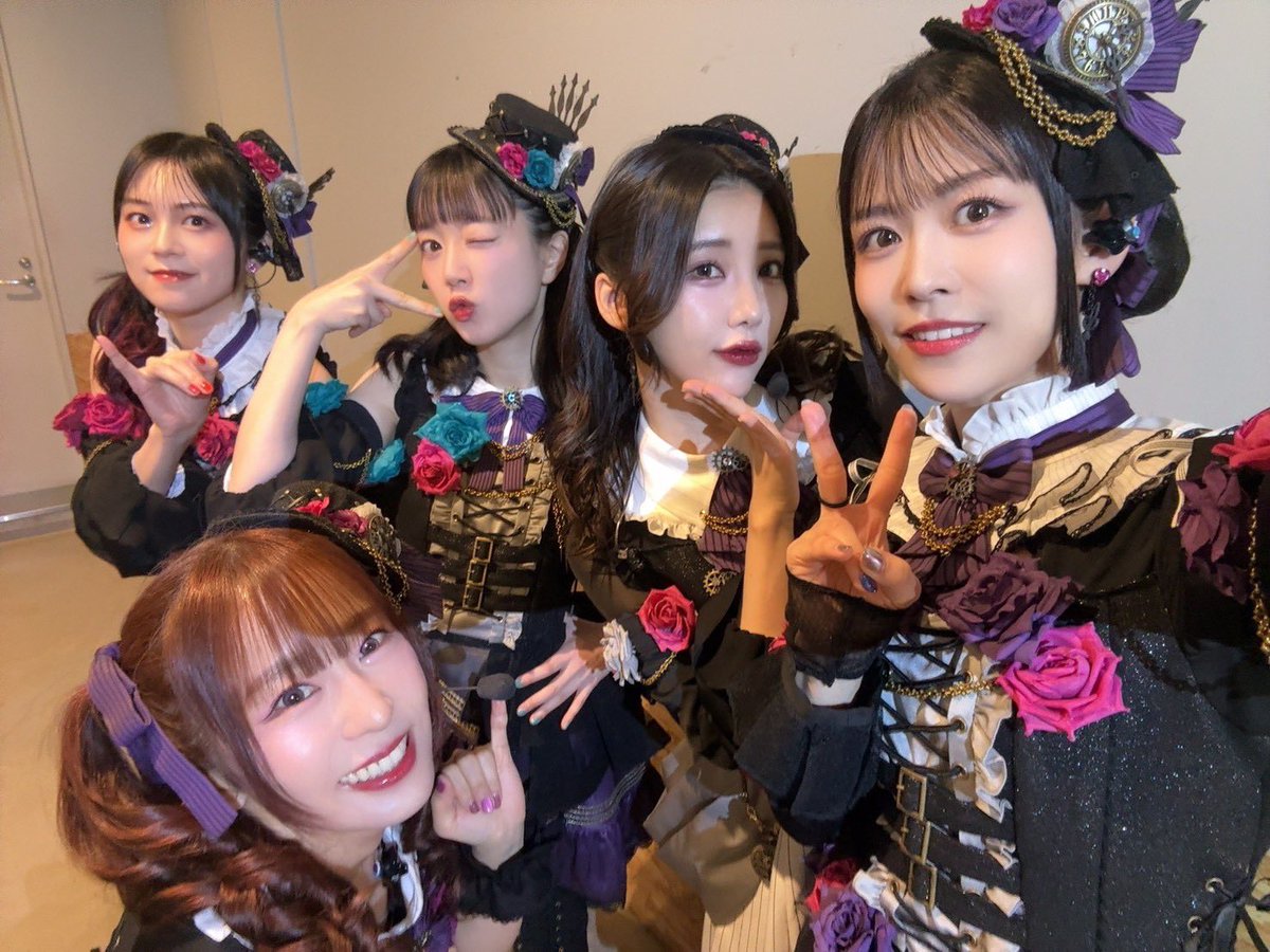 aibaaiai's tweet photo. 感想みてる。ありがとう🌹
笑いが絶えないメンバーと♡
#Neuweltfahrt_大阪追加公演DAY1
#Neuweltfahrt_大阪追加公演DAY2 https://t.co/PPtGVtjJsZ
