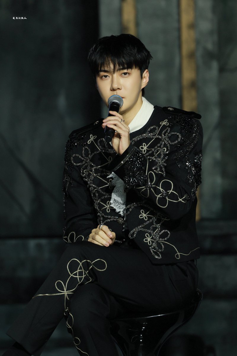 milkteus's tweet image. hq photos of sehun from the 'reverxe' fanshowcase today 👑✨