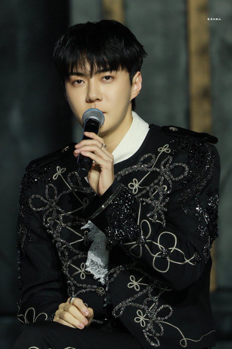 hq photos of sehun from the 'reverxe' fanshowcase today 👑✨