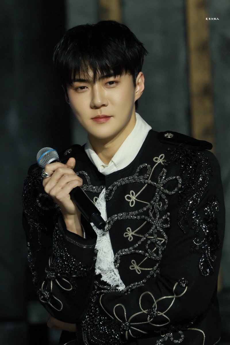 milkteus's tweet image. hq photos of sehun from the 'reverxe' fanshowcase today 👑✨