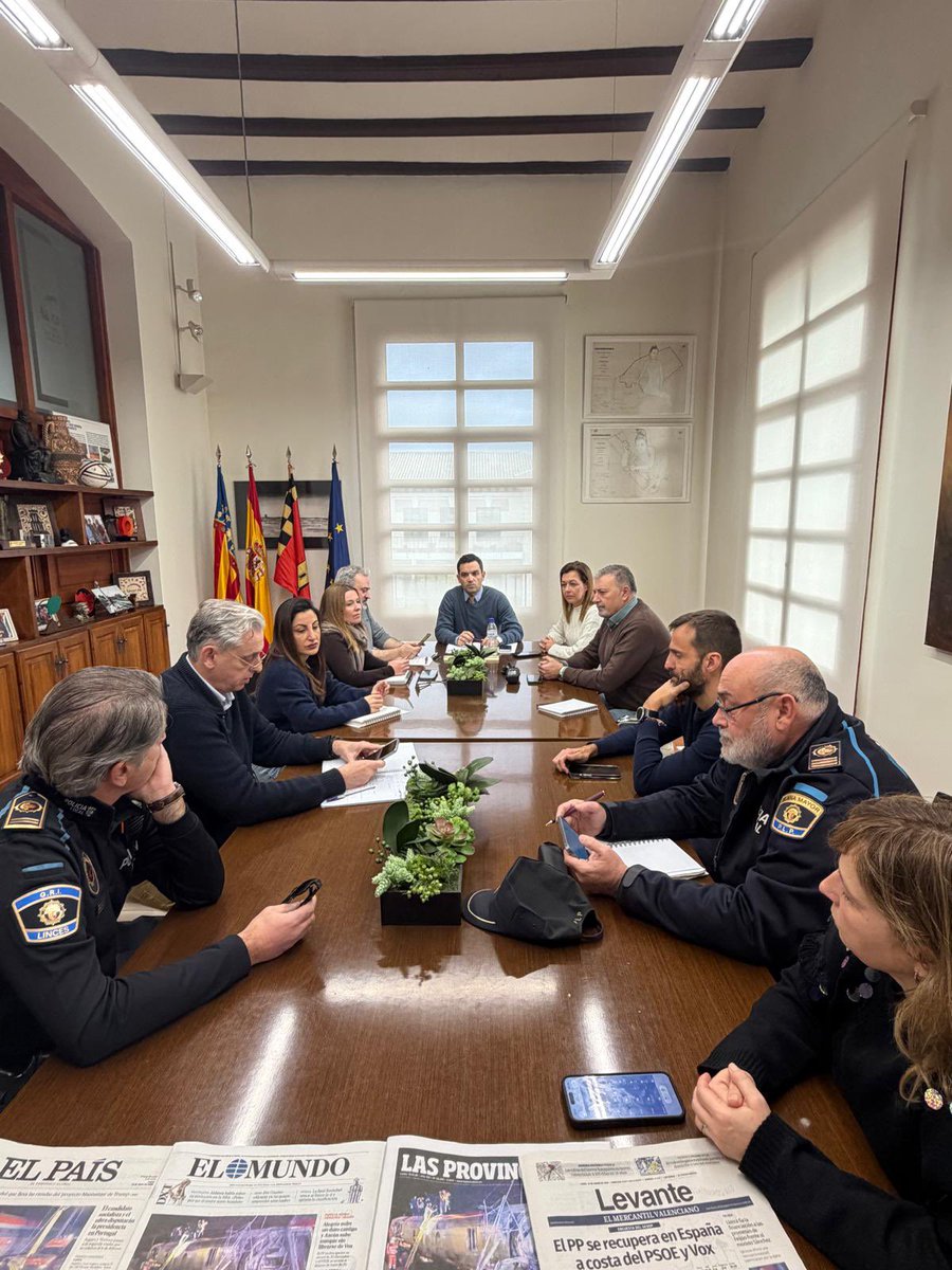 SagredoMarco's tweet image. Reunión de CECOPAL Paterna lunes 19 de enero 2026

Según AEMET, Paterna tendrá alerta naranja mañana martes 20 de enero.

Reunido el CECOPAL de Paterna hemos acordado estar preparados para afrontar esta alerta, tomándose las medidas adecuadas, una vez el 112 de la Comunitat…