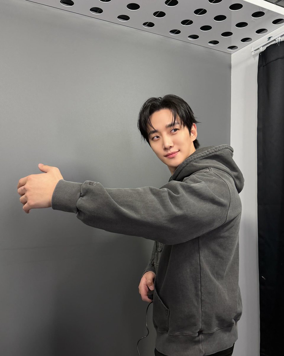 2PM」#ジュノ、一緒に写真を撮りたいポーズが沢山！…「ジュノの祝福は