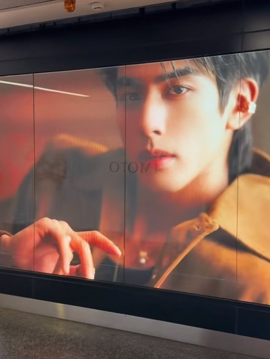 Jade_rabbit0909's tweet image. It's now confirmed! #SongWeilong is coming to Singapore on Thursday for the #MIKIMOTO brand event 😭 OMG!!!! Marina Bay or Orchard? What time? Damnnnnnn why weekdays? 😭 I'm just planning earlier to go to Orchard on sat to check out his huge indoor LED billboard lol