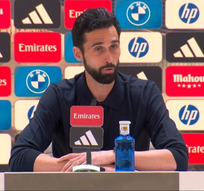 FabrizioRomano's tweet image. 🚨🇧🇷 Arbeloa when asked if he could bench Vini Jr: “I don't know if I've been clear… Vinicius WILL be on the pitch as long as he's available and performing at his current level”.

“He's a fantastic, exceptional footballer If I want any chance of winning, I need him”.