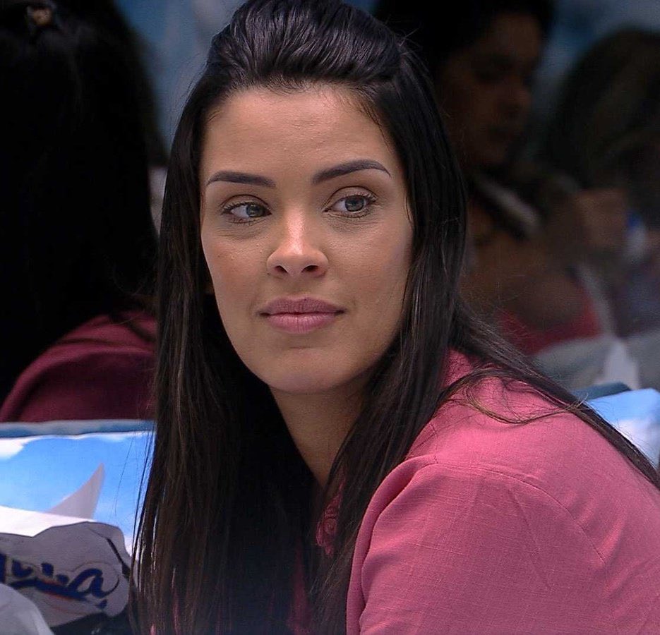 Após seis anos, Babu passa por uma votação de paredão sem receber nenhum voto de Ivy. 

#BBB26