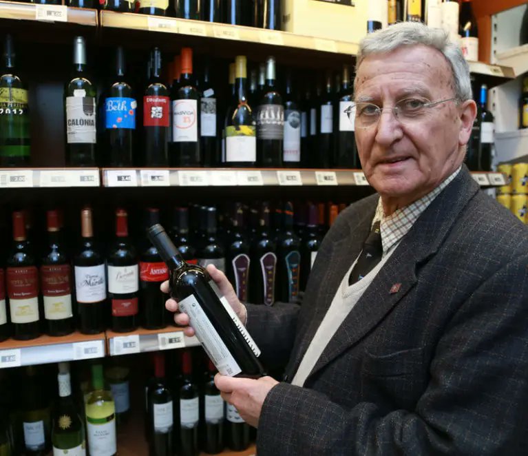 Vas ser pioner en el món del vi. I sempre recordaré els teus steak tartar i els sopars tertúlia al mític Edelweis, que van començar amb el Marcel Riera, Paco Cayuela, Jordi Grau i Pere Saló. I després Quim Nadal, Javier Cercas, Lluís Foix, Carles Capdevila...
ACS Agustí Ensesa.