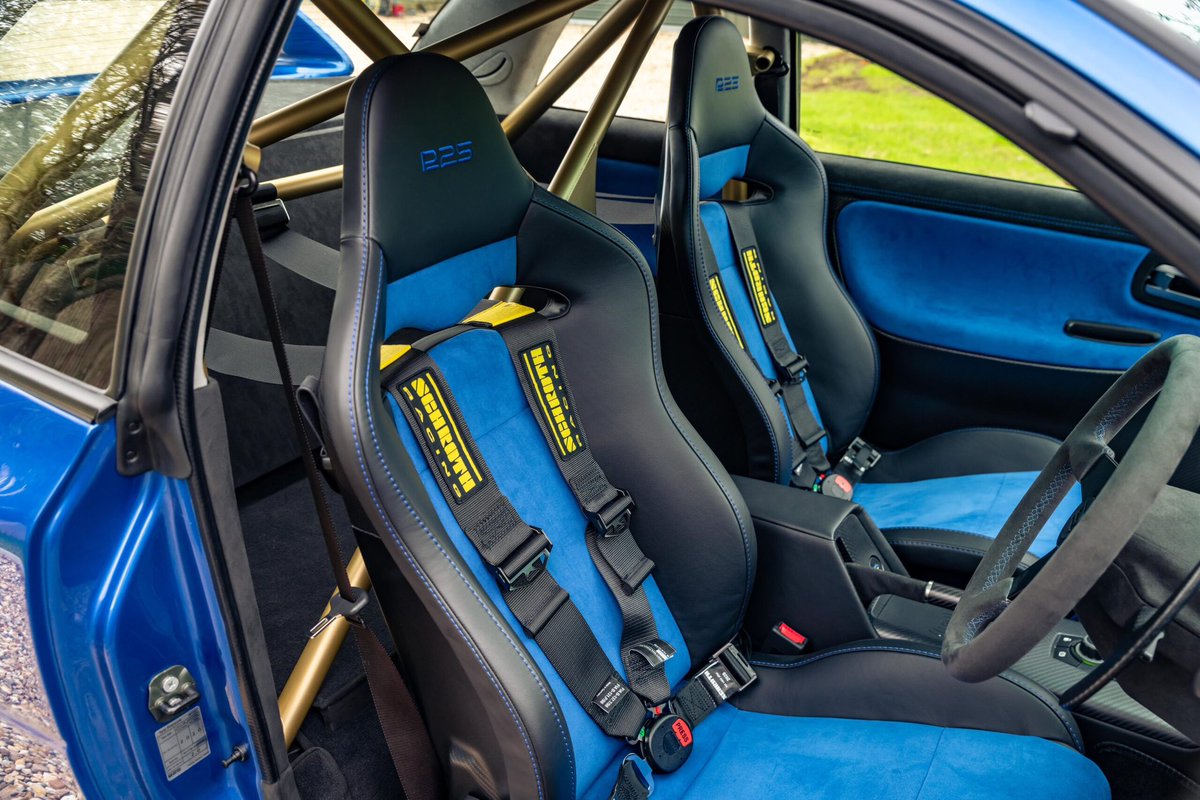 日本に１台だけ入って来たプロドライブP25が売られてますね。
極一部の方はご存知でしたが、私は残念ながらこの目で見る機会なく…😢
走行1,550kmで、プロドライブによる初回点検済み（スタッフが整備点検の為わざわざ来日！）。

当然の様に億超えなんでしょう。
どなたか国内に引き留めて下さい笑