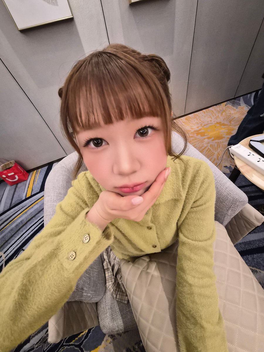 H2HBase_'s tweet image. 📸 | 260119 — #CARMEN weverse update.

"You can hurt me, but don’t you dare hurt this baby doll!!!!!!😡😆🤫🤍"

#Hearts2Hearts #하츠투하츠 #H2H @Hearts2Hearts