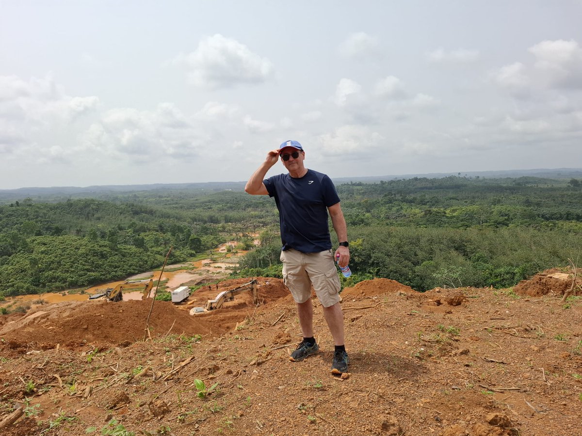 GoldHamak's tweet image. During Executive Director Karl Smithson’s recent visit to Ghana, he completed due diligence in the southern Akoko permit and witnessed active hillside mining. #HAMA is off to an exciting start to 2026 and looks forward to progressing its Binding Term Sheet with CAA Mining Limited