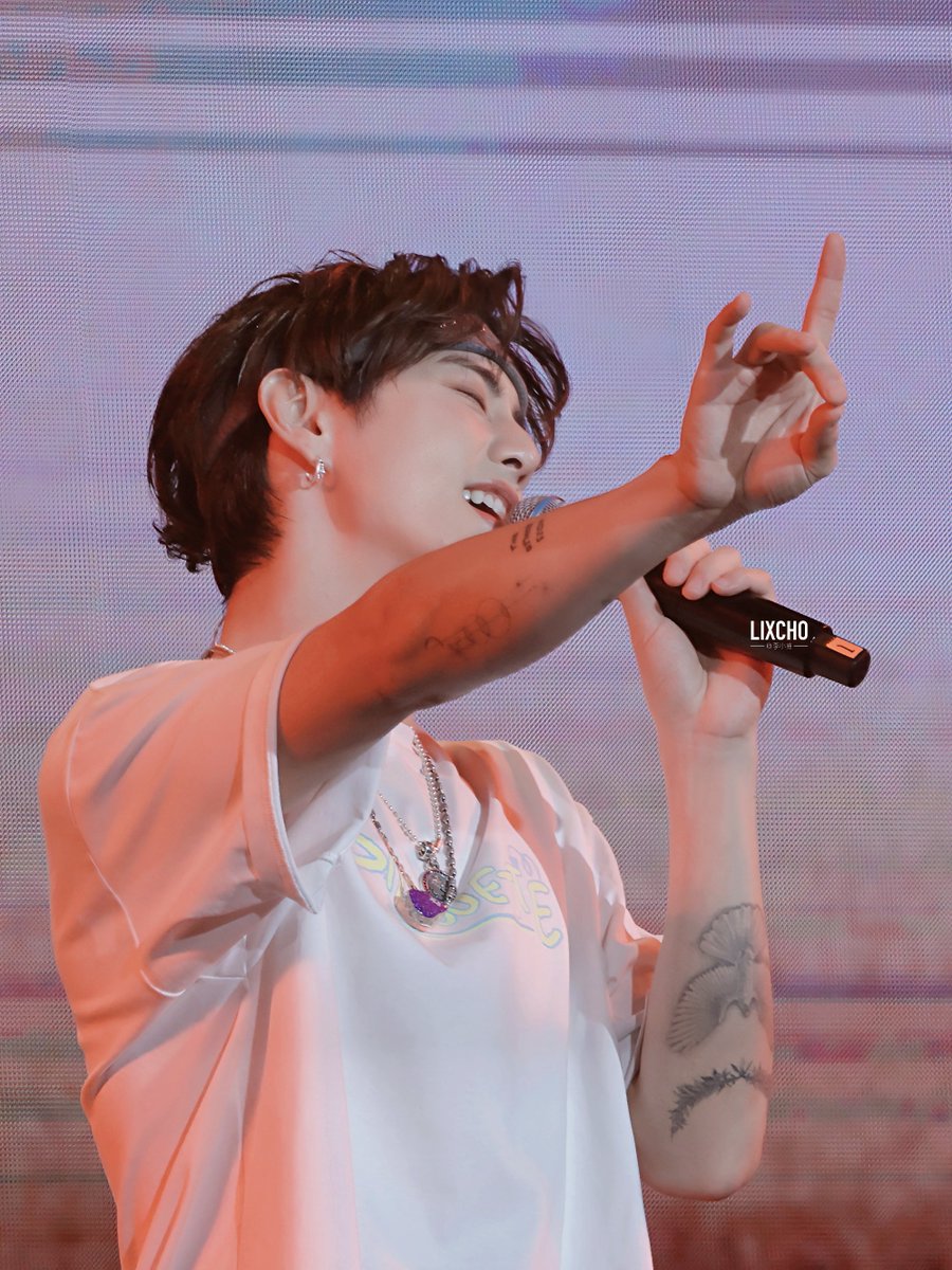 Silhouette FANCON · SHANGHAI

🎇
<a href="/marktuan/">Mark Tuan</a> 

#MarkTuan 
#段宜恩 
#Silhouettefancon_Shanghai