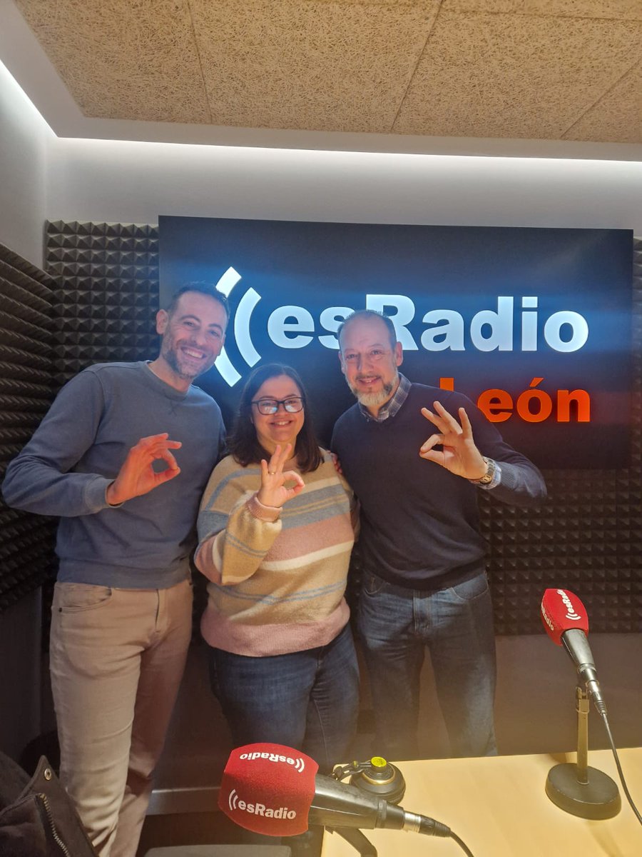 EsRadioLeon's tweet photo. ¡Mañana León busca a los mejores sumilleres del futuro! 🍷

🏆Hablamos en #EsLaMañanaDeLeón con 'Fito' Beneítez y Álex Álvarez sobre el I Campeonato de Sumillería para Escuelas de Hostelería de CyL organizado por ASLE en la Facultad de Veterinaria

#EsRadioLeón #Leonesp https://t.co/YvQePk6Cyq