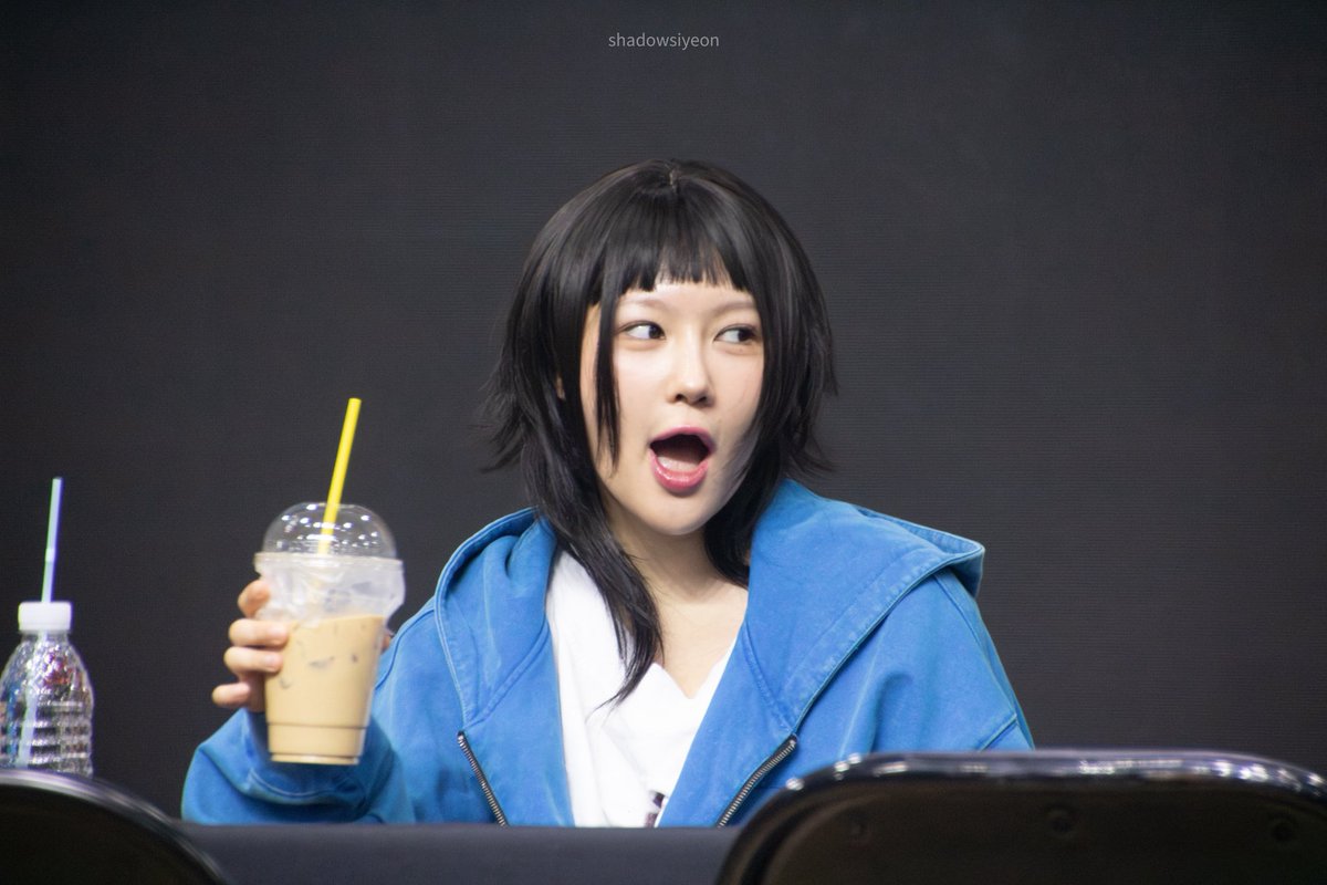 shadowsiyeon's tweet photo. 260118 - MAKESTAR fansign

yummy 😋 

#SIYEON #이시연 #시연 #CRTK 
#Dreamcatcher #드림캐쳐 #ChRocktikal https://t.co/Ppy6Welp4E