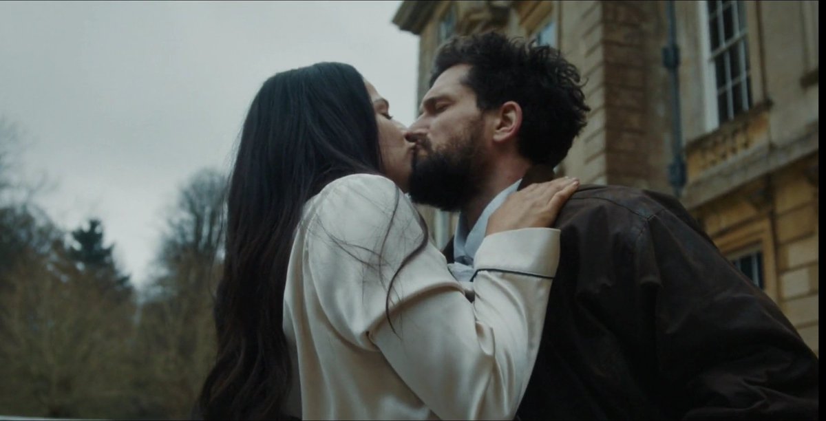 kissedbyjonsnow's tweet image. Lord Norton saying: "Spring is coming" while watching his nephew Henry Muck making love to his wife Lady Yasmin in the yard😮‍💨.. I knew what the writers did with that reference😭..