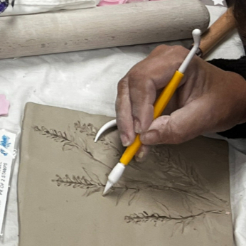 MyCraftyMonkey's tweet image. ✨ Fancy getting your hands dirty? ✨

Come and join one of our clay classes and let your creativity run wild! 👐🎨 

#CraftyMonkey #ClayClass #PotteryFun #GetCreative #HandsOn #MakeSomethingSpecial #CreativeFun