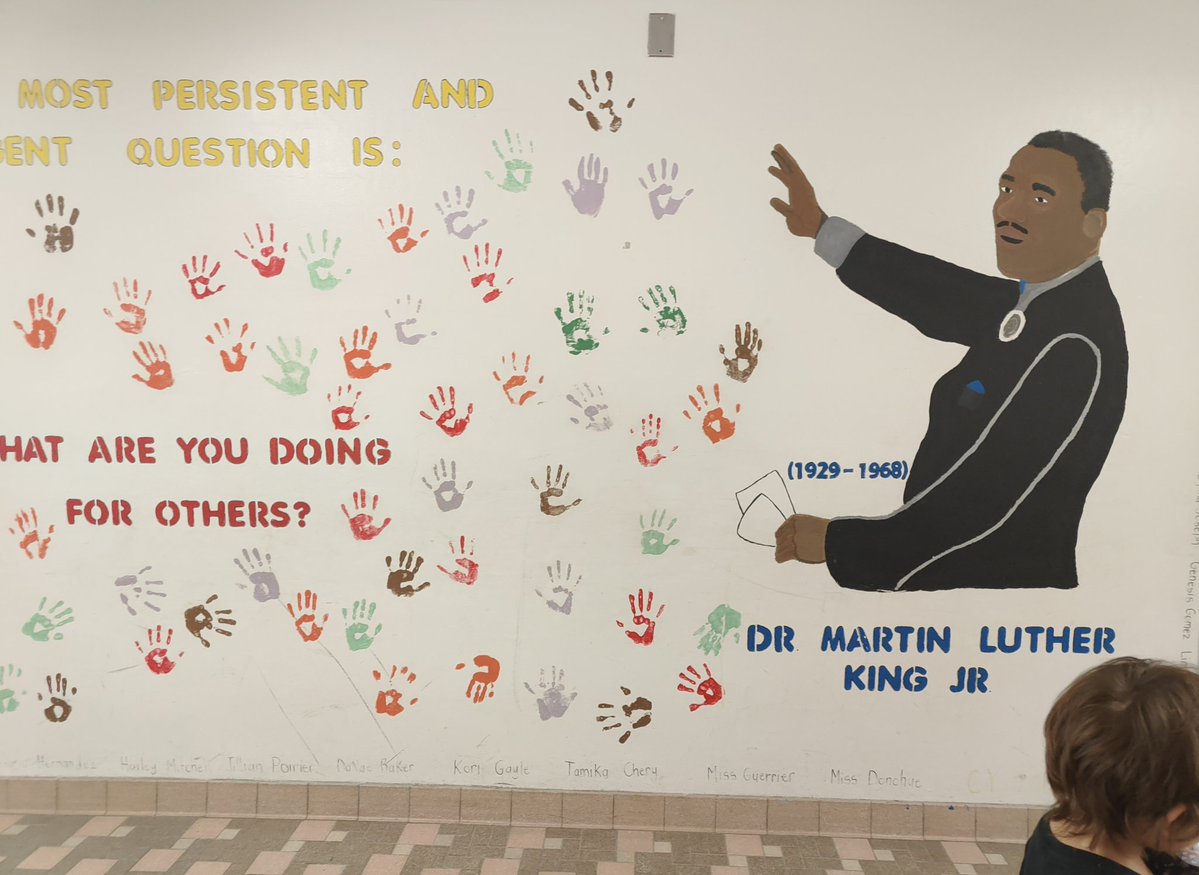 jeremykauffman's tweet image. This mural is in the local elementary school. I see it every time I vote.

It makes me sick to my stomach to be taxed to teach impressionable kids the opposite of everything decent.