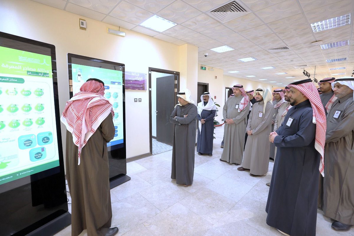NBU_KSA's tweet image. زار رئيس #جامعة_الحدود_الشمالية أ.د.أحمد بن علي الرميح عمادة التعليم الإلكتروني ومصادر المعرفة،واطلع على مرافقها الداعمة للتعلم والمعرفة من مساحات القراءة وخدمات حفظ الرسائل العلمية والقاعات التدريبية،كما اطلع على تقرير العمادة 2025 تعزيزًا لتطوير خدمات التعلم الرقمي ودعم المعرفة