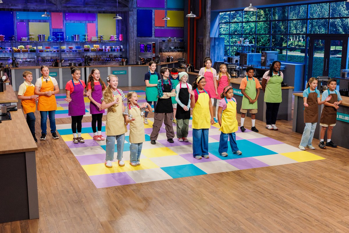 FoodNetwork's tweet image. TONIGHT, Duff Goldman and Kardea Brown challenge the sibling baking teams to share their family trip memories by making vacation desserts!

Watch #BakingChampionshipNextGen tonight at 8|7c.