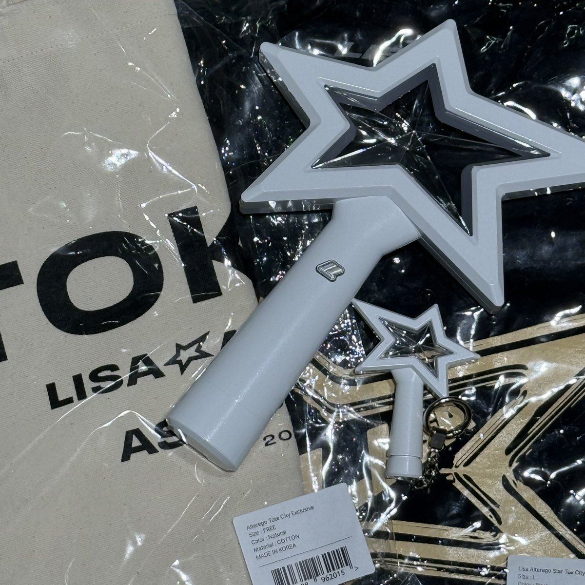 LISAの公式ペンライトと衣装を購入しLISAの衣装を観れてみてよかった