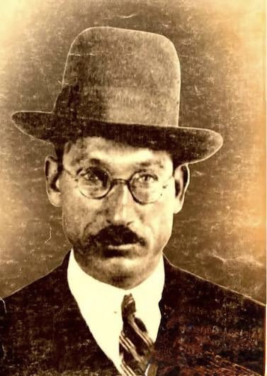 "اتصلت بالمسيو «مرسيه» ، ففرضت عليه آرائي فرضا، واتصلتْ بيني وبينه الخصومة، فآذاني إيذاء شديدا، ولكن قناتي ظلت صلبة، واستطعت أن أقوض كبرياءه في عقر بيته، وفوق كرسي «السوربون»، ولم تمر هذه المعركة بلا غنيمة، فقد وقف المسيو « ما سينيون Louis Massignon» يوم أديت امتحان الدكتوراه،