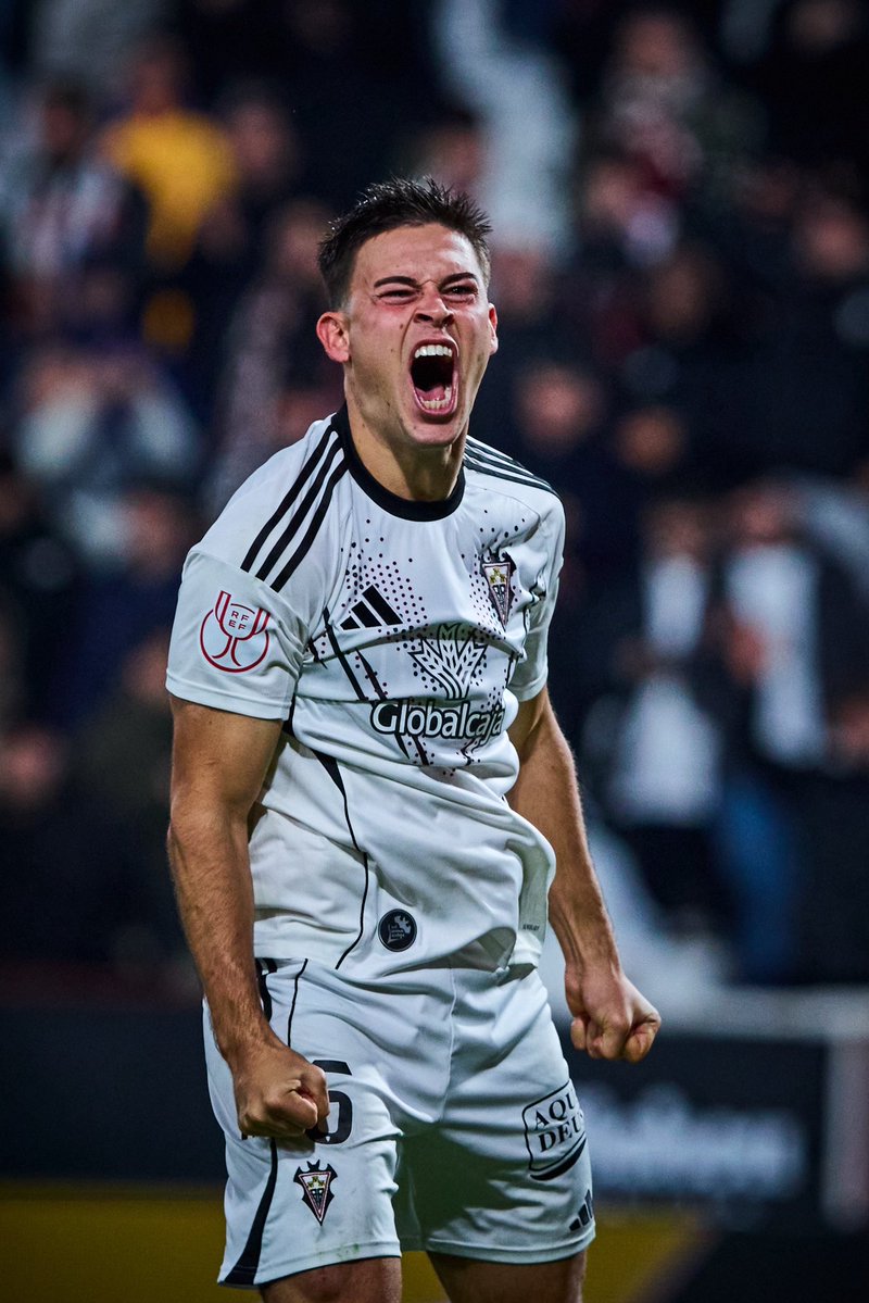 Escrichismo_ABP's tweet image. Lewandowski? 
Lamine Yamal?
Raphinha?
Ferrán Torres?
Rashford?
Fermín?
Pedri?
Olmo?
Koundé?
Balde?
Eric García?
Cubarsí?
De Jong?
Gerard Martín?
Araujo?
Chesni?
Joan García?
Cancelo?
NO SE QUIÉNES SON ESOS VAMOS A GANAR