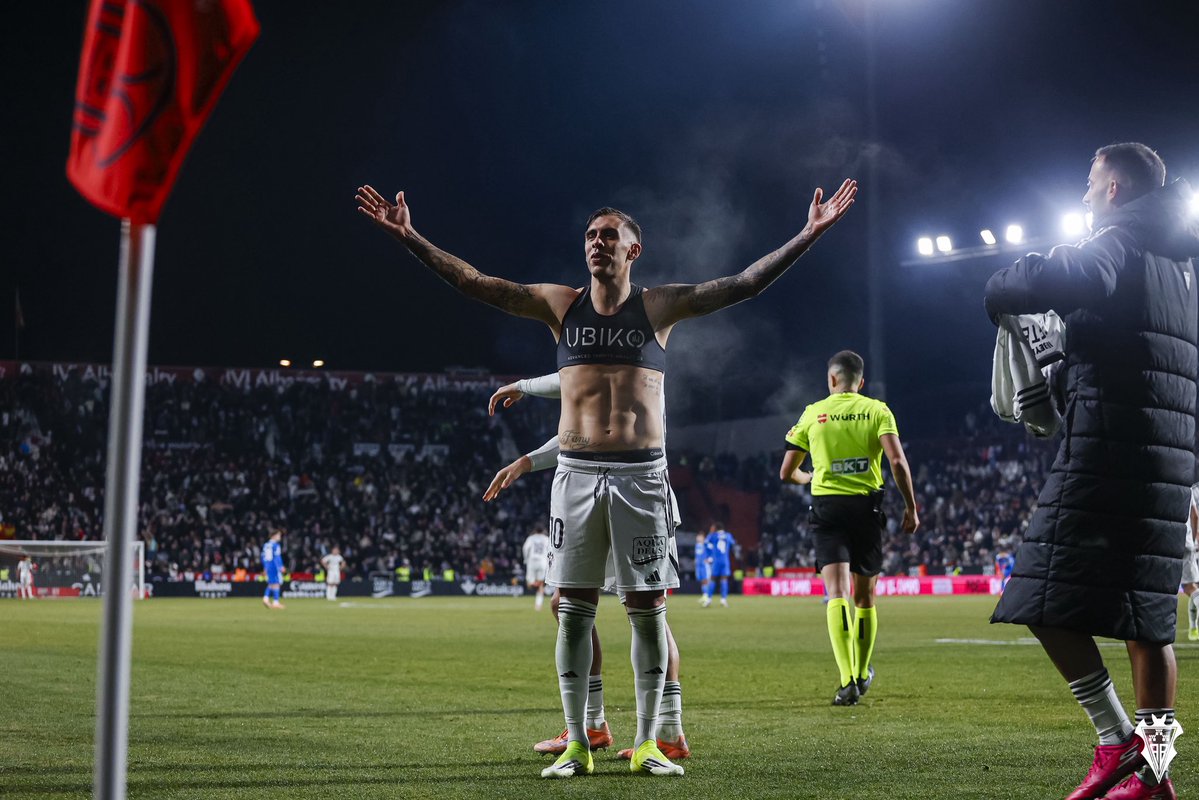 Escrichismo_ABP's tweet image. Lewandowski? 
Lamine Yamal?
Raphinha?
Ferrán Torres?
Rashford?
Fermín?
Pedri?
Olmo?
Koundé?
Balde?
Eric García?
Cubarsí?
De Jong?
Gerard Martín?
Araujo?
Chesni?
Joan García?
Cancelo?
NO SE QUIÉNES SON ESOS VAMOS A GANAR