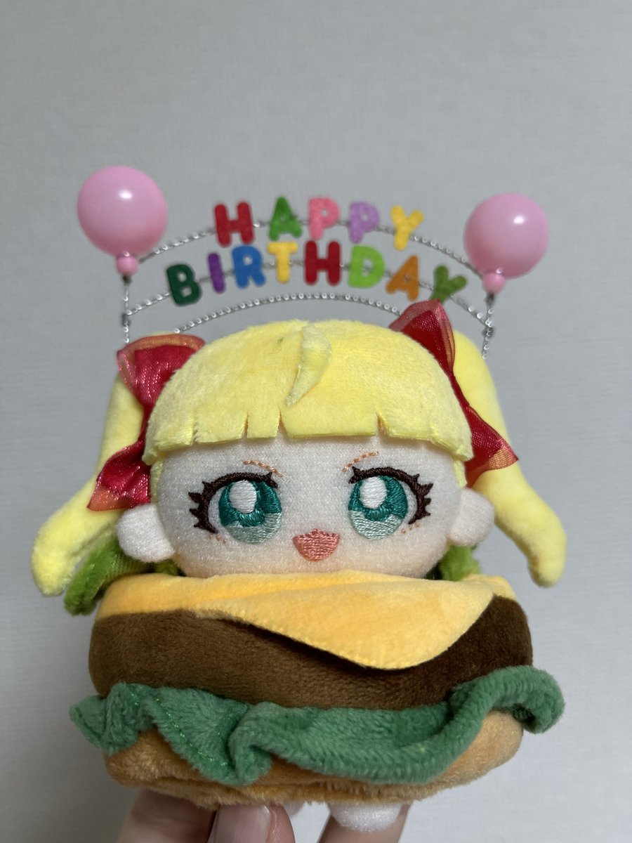 Hamupemu's tweet photo. #メアリー・コクラン生誕祭2026
#メアリー・コクラン誕生日2026 

✌️👧🍔めでたい‼️大ハッピー‼️
打ち上がれ‼️最強‼️ https://t.co/h6tbg9RYTI