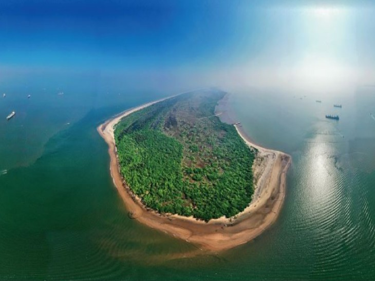 NaFaUpSpo's tweet photo. #AndhraPradesh eyes a Space Hub at #Kakinada
A #satellite launch facility is planned on Hope Island, Kakinada Bay, announced by CM. With #Greenko Group showing interest in the Space City project, AP is gearing up to become a key node in India’s space ecosystem🌌 https://t.co/XgIHoTgMuu