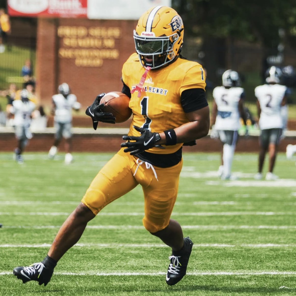 Jamir_w1's tweet image. Received my first D2 offer from Emory &amp;amp; Henry (PWO) #AGTG @CoachWalters_ @coachsmith1507 @JHHSFootball @EmoryHenry_FB