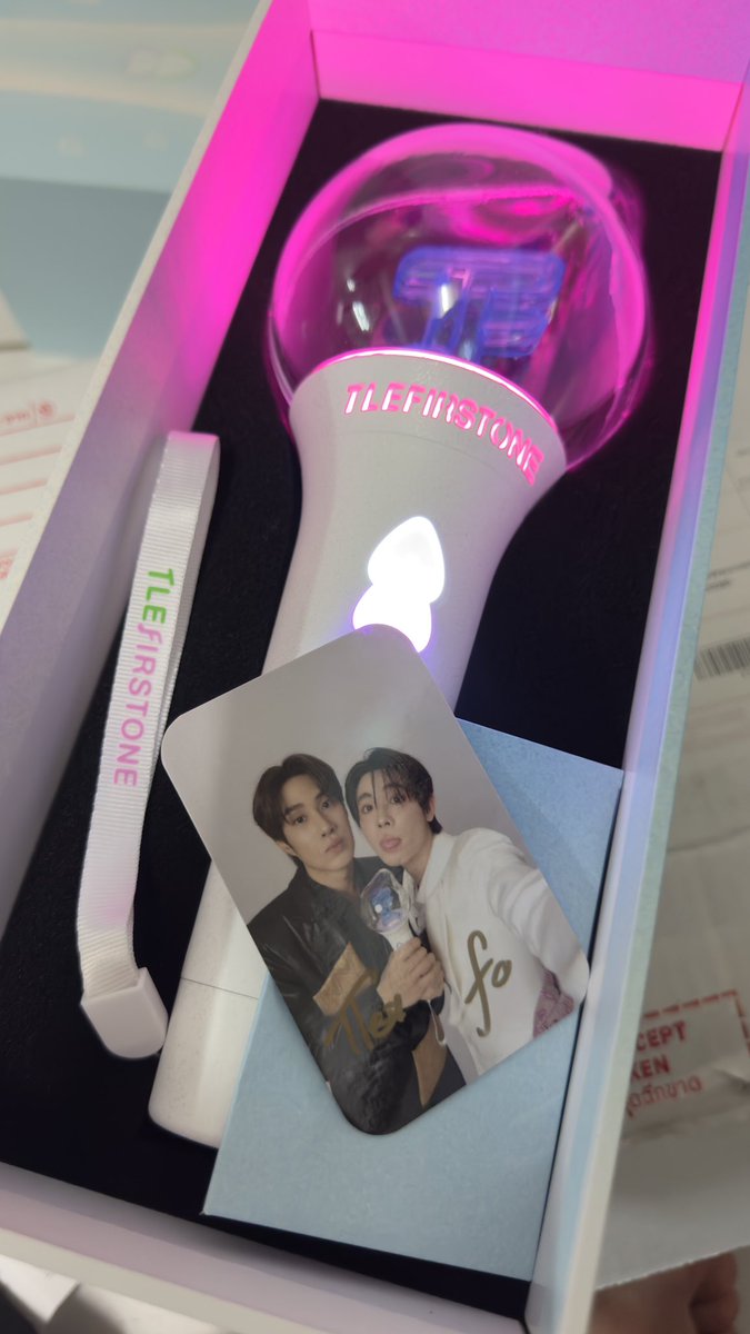 whitemeawnam's tweet photo. ดีใจมากๆ พึ่งกลับบ้านมาแกะดูคือกรี๊ดดด🩷💚
จะแต่งตัวให้น่ารักสุดๆไปเลยฮะ
#TleFisrtone #เติ้ลเฟิร์สวัน
#Firstone #Firstone_wnk #เฟิร์สวัน
#TLE_mtm #เติ้ลมติมันท์
#TleFirstOneOfficialLightStick https://t.co/ZC26WCV2KA
