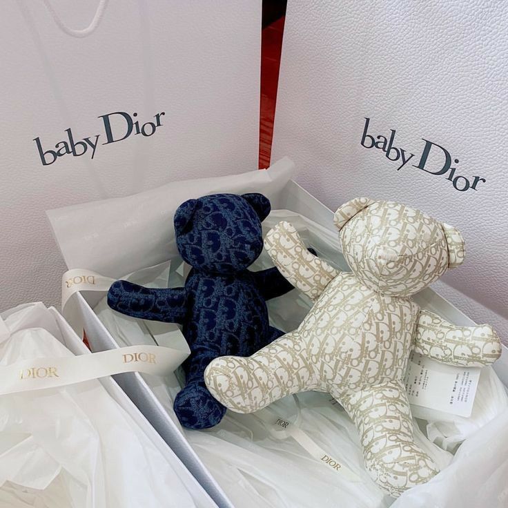 Elilylux's tweet image. Regalitos de la tita para que cuando nazca la sobri ya tenga cosits