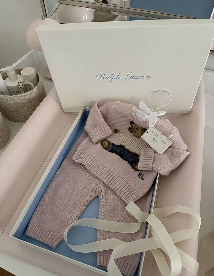 Elilylux's tweet image. Regalitos de la tita para que cuando nazca la sobri ya tenga cosits