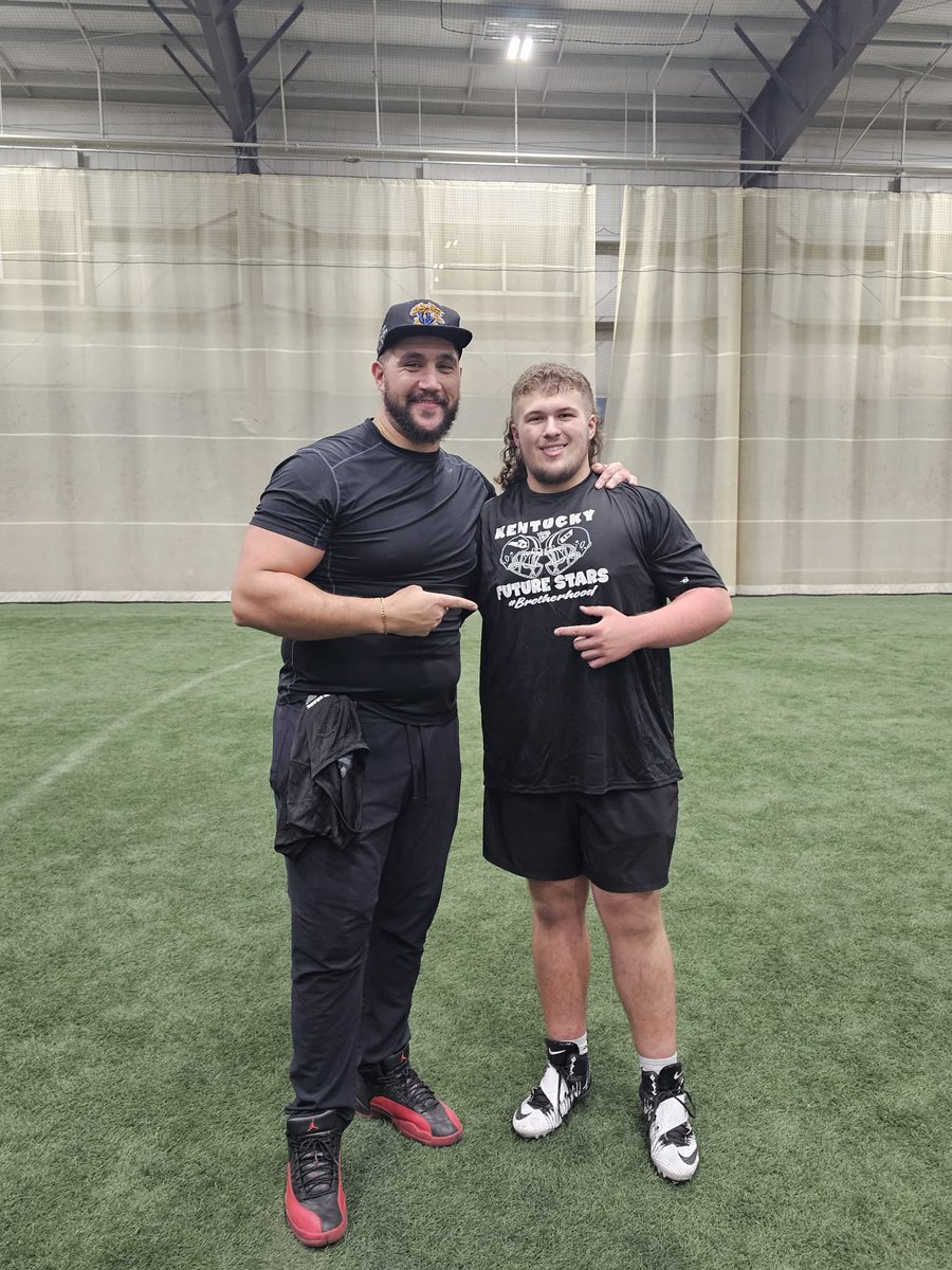 saylor_braxton's tweet photo. Had such a great time at the @KYFUTURESTARS alumni camp got some great work and coaching #BROTHERHOOD @KnoxCentralFB https://t.co/XCJj5McgNq