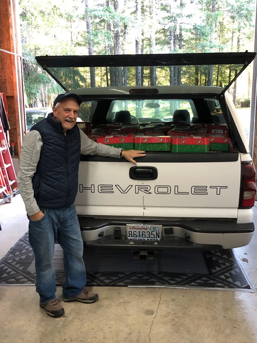 SamPurse_ES's tweet image. ¡Conoce a Archie, uno de nuestros héroes de 2025! 🎁✨

En solo tres meses, organizó CINCO fiestas para empacar cajas de #regalo, convirtiendo su garaje en un «almacén» e invitando a sus vecinos y amigos de la #iglesia.

👉 Lee la historia completa: sampur.se/3Yn5JDQ