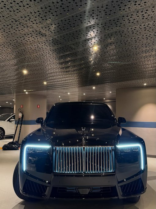 Venosier's tweet photo. Rolls Royce Cullinan 🖤 https://t.co/LZ2k9kHQUD