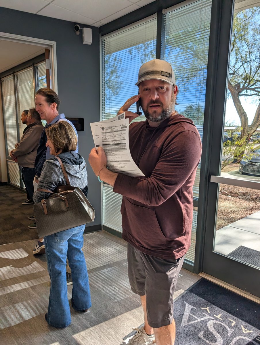 phoenixhomesaz's tweet image. Behind the scenes of being a REALTOR®: All the agents on our team get a background check to keep our real estate license. Everyone passed, so we can keep serving our clients! 🙌

Thanks, WestUSA, for the mobile fingerprinting event!

#westusarealty #myazrealtyteam #phoenixrealtor